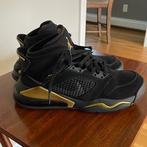 Jordan Mars 270 Black/Anthracite Gold Size 7Y. $60